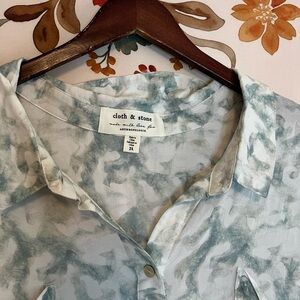 Anthropologie Cloth & Stone 2X Green White Breezy Cloud Tie Dye Button Shirt